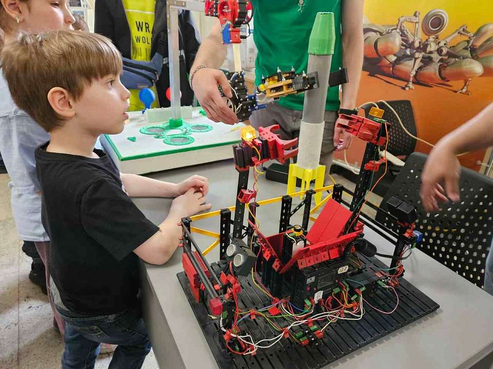 Как юные воронежские конструкторы создают роботов