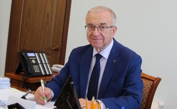 Свою отставку с поста главы воронежского Таловского района прокомментировал Виктор Бурдин 