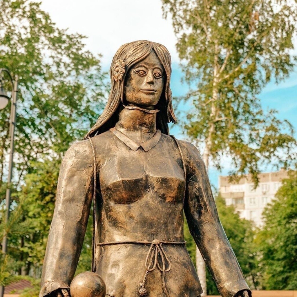 Воронежская статуя Аленки