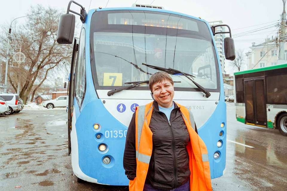 По Воронежу курсируют новогодние троллейбусы, исполняющие желания