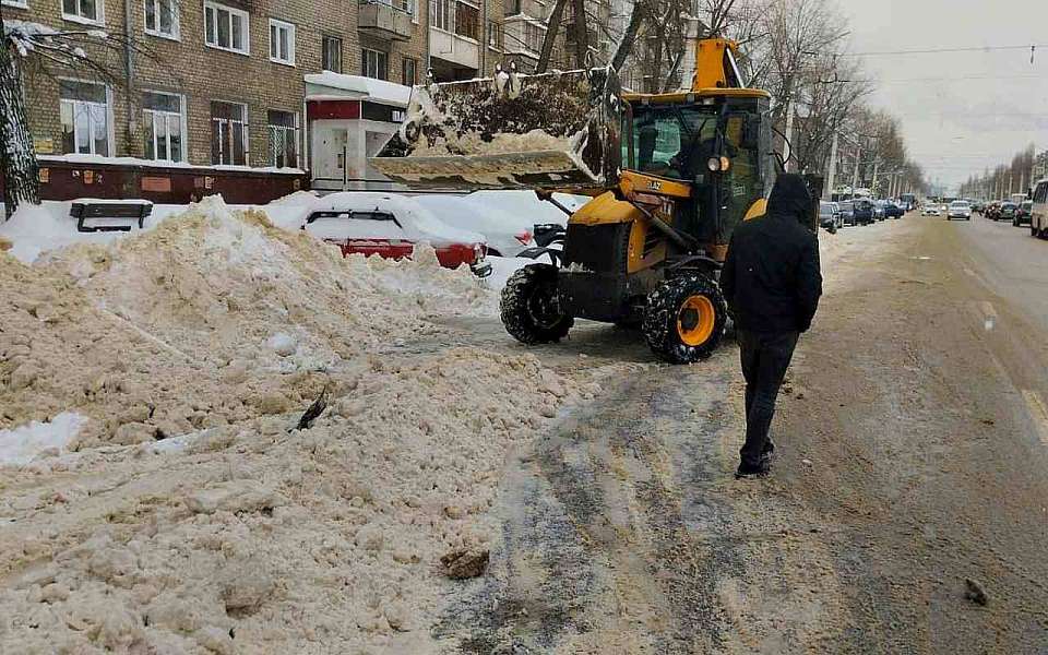 Воронежцев попросили воздержаться от поездок в выходные и не парковаться вдоль дорог для очистки снега 