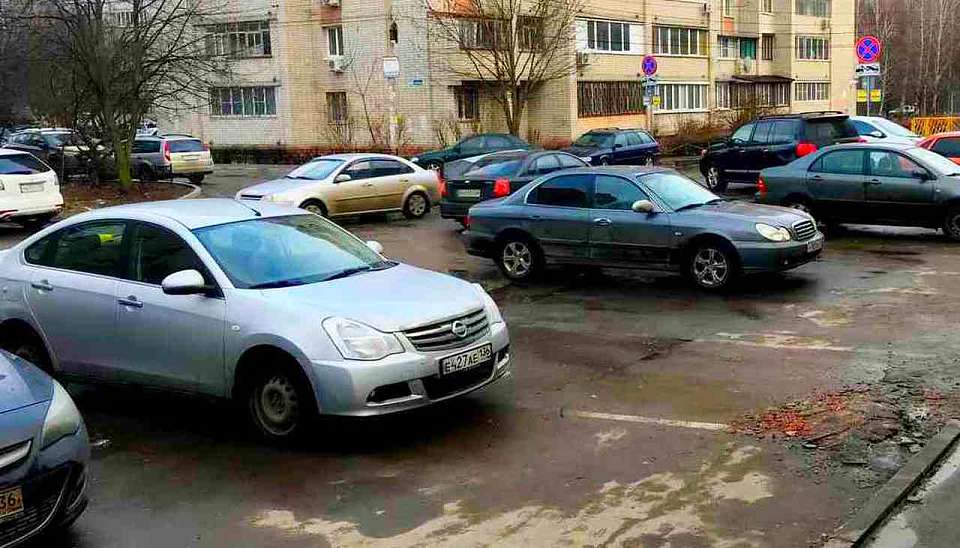На 9 часов запретят парковку на ул. Загоровского в Воронеже