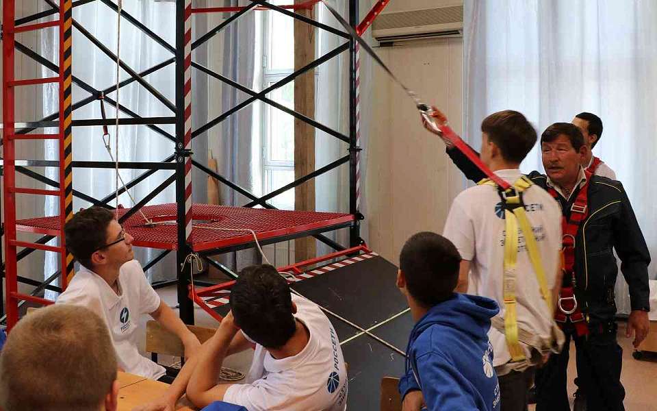 Специалисты «Воронежэнерго» провели занятия для студентов в Учебном центре «Энергетик»