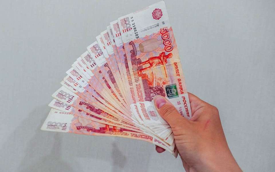Более 56 тыс. рублей составила средняя зарплата работников воронежских предприятий в июне