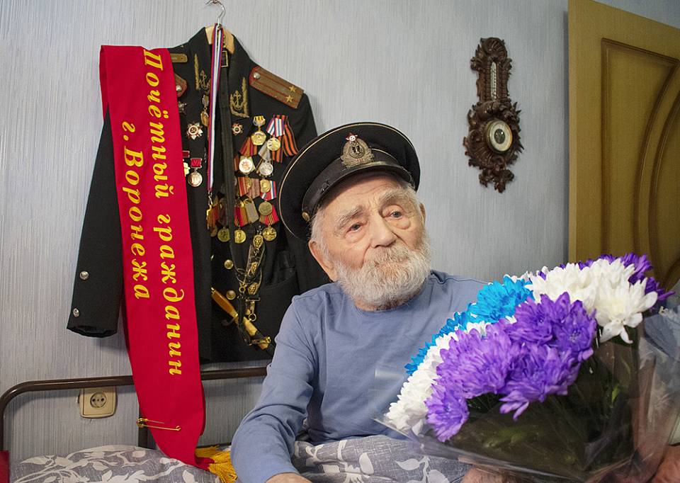 Защитника Воронежа Ивана Осадчука поздравили со 106-летием