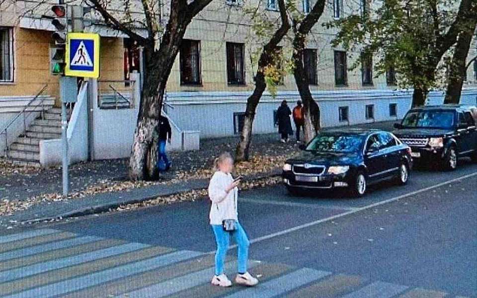На 5 часов перекроют улицу 8 ноября в центре Воронежа для вырубки деревьев
