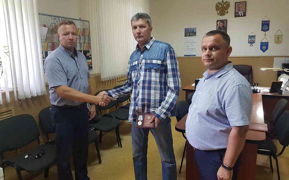 Участнику СВО вручили боевую награду в Левобережном районе Воронежа