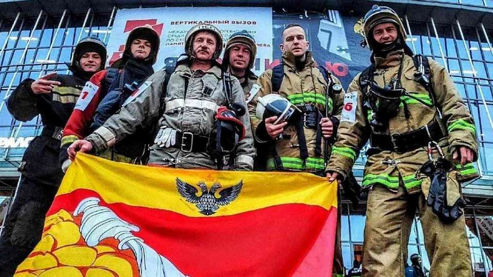 Покорили 39 этажей петербургской высотки воронежские пожарные
