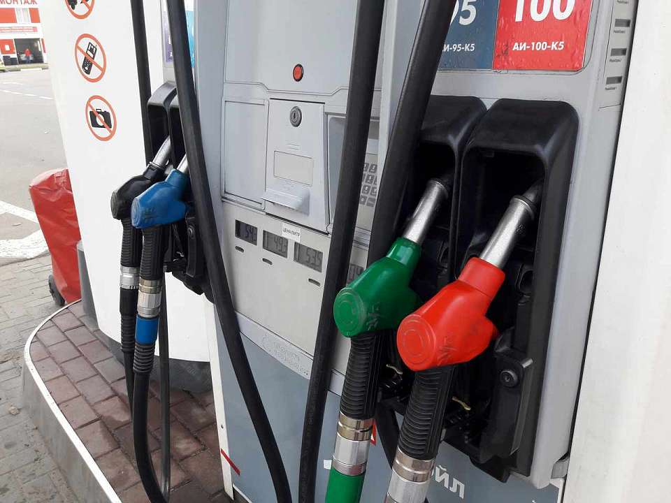 Цены на бензин и дизельное топливо неуклонно растут в Воронежской области