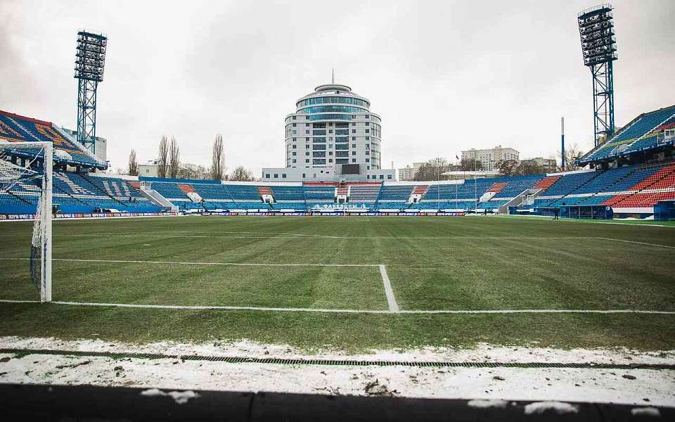 Состояние поля на воронежском стадионе перед матчем с «Динамо» показал «Факел»