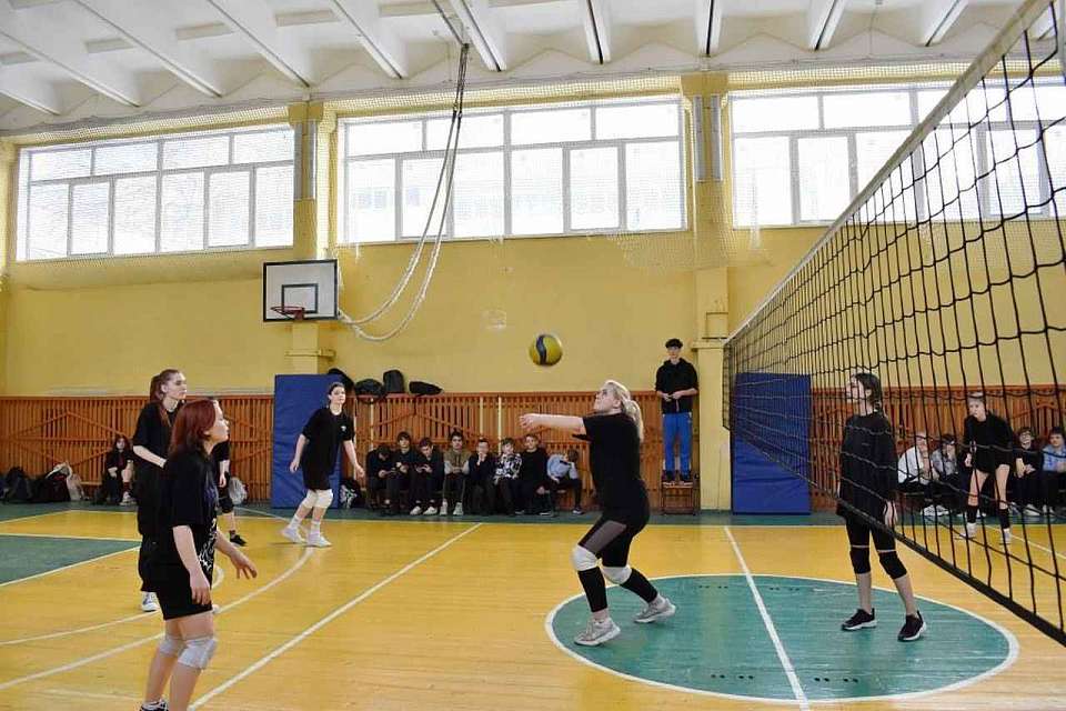 В Ленинском районе прошли финальные игры по волейболу среди школьников 