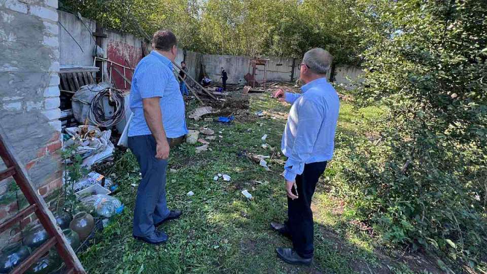 Опубликованы фото с места падения беспилотника на уличный туалет под Воронежем