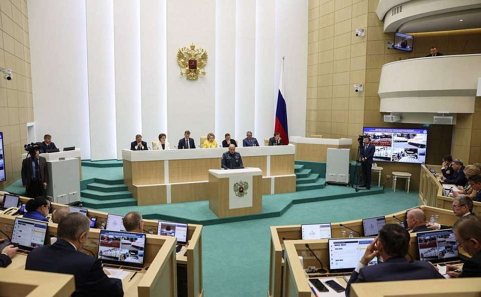 Сенатор Сергей Лукин в ходе «правительственного часа» обсудил вопрос защитных сооружений с главой МЧС Александром Куренковым