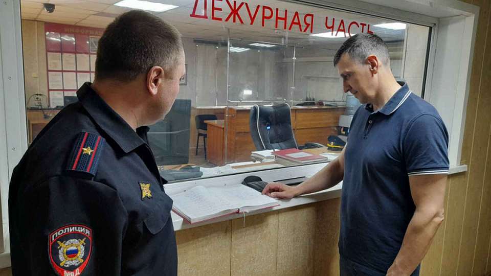 В Ленинском районе областного центра общественник проверил работу дежурной части отдела полиции