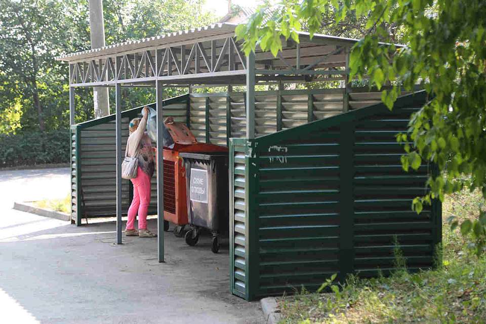 За день с контейнерных площадок в Воронеже убрали более 12 тыс. кубометров мусора