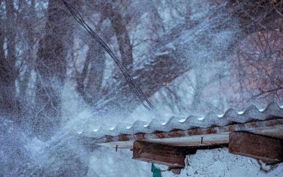 Сильный ветер и снег накроют на сутки Воронежскую область