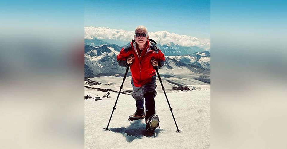 На вершину Эльбруса поднялся воронежец в 74 года