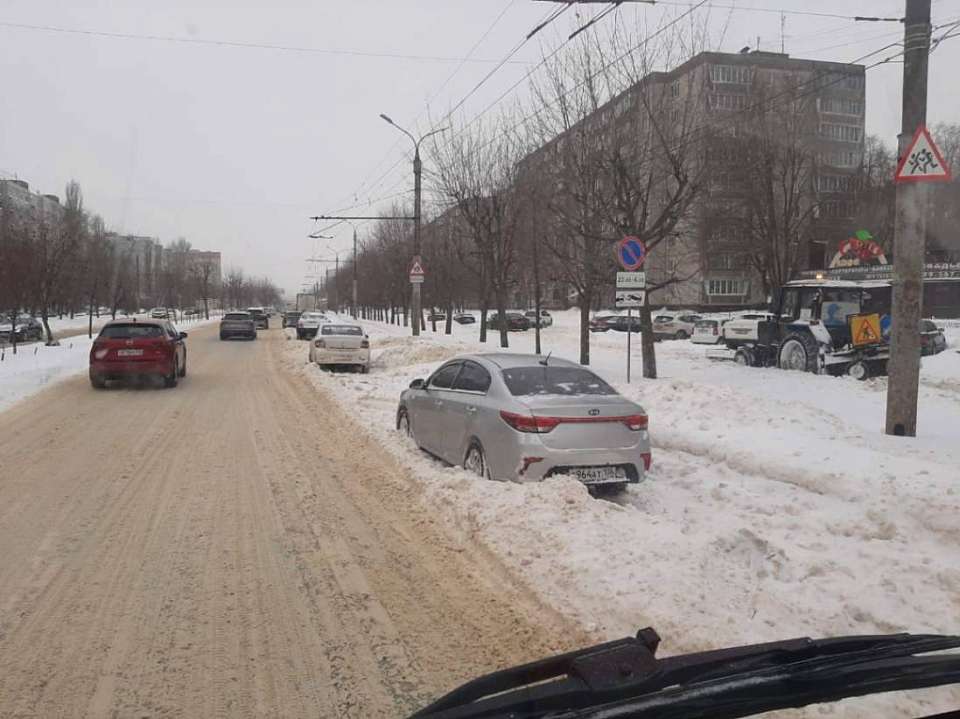 Не парковать машины на пути троллейбусов призвали автомобилистов власти Воронежа