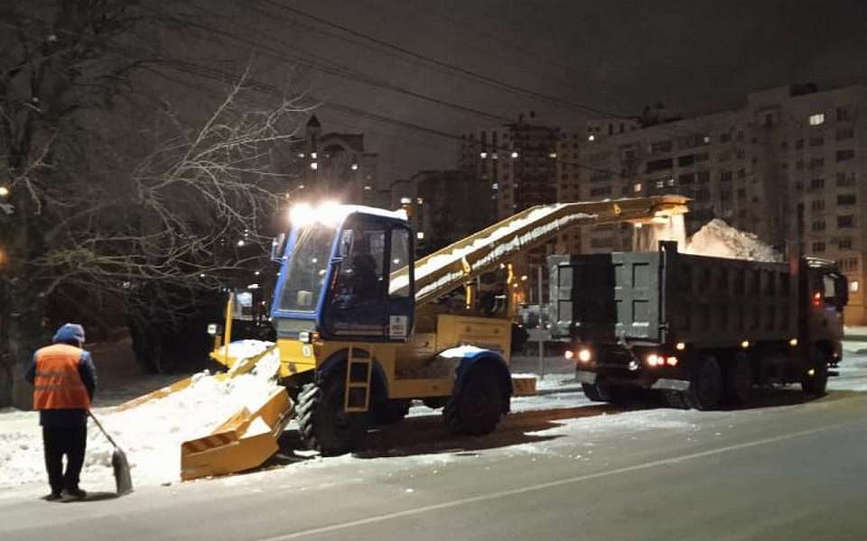 Почти 5 тыс. кубометров снега вывезли за ночь с улиц Воронежа