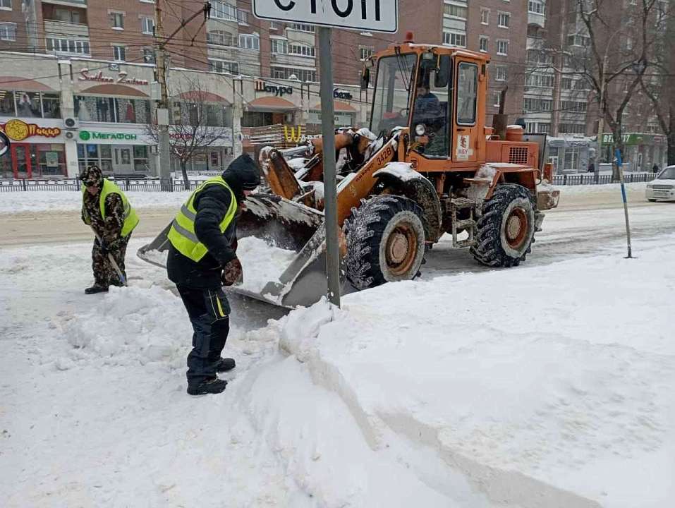 О борьбе со снегом и образовательном процессе в стихию воронежцам рассказал губернатор