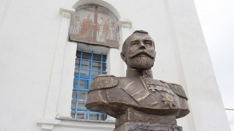 Первый памятник Николаю II установили в Воронежской области возле храма