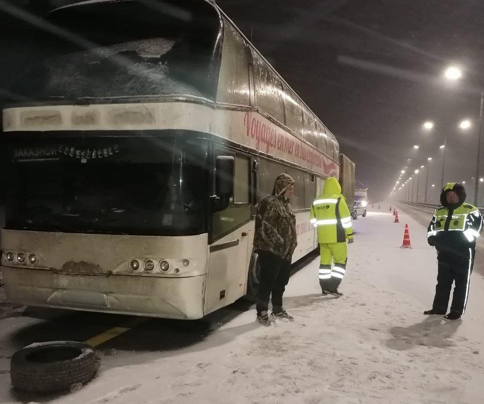 В Воронежской области в морозную ночь на трассе сломался рейсовый автобус 