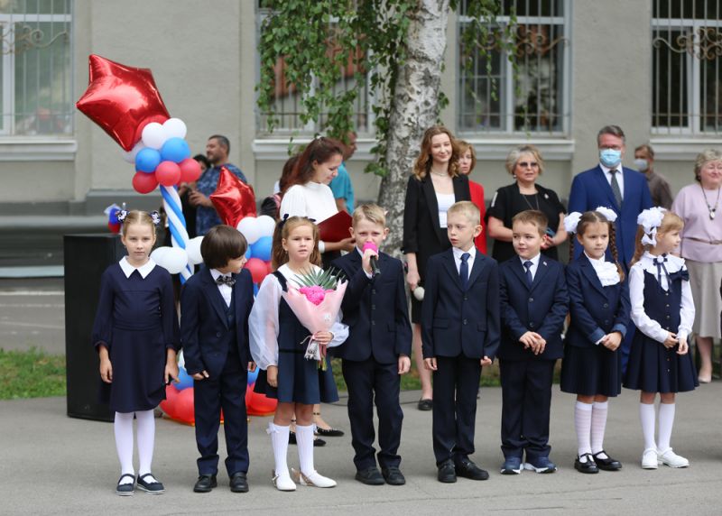 В Воронеже 1 сентября приступили к учебе более 115 тысяч детей