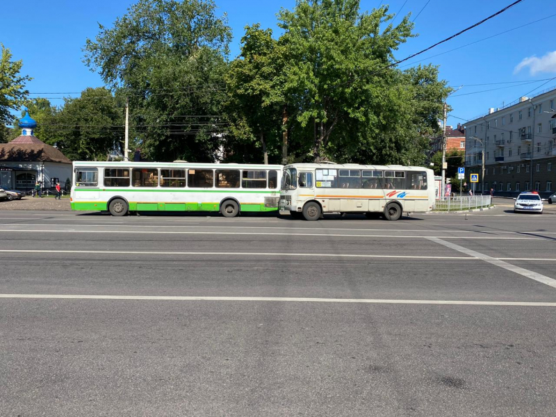 В Воронеже в столкновении маршрутных автобусов пострадали три человека