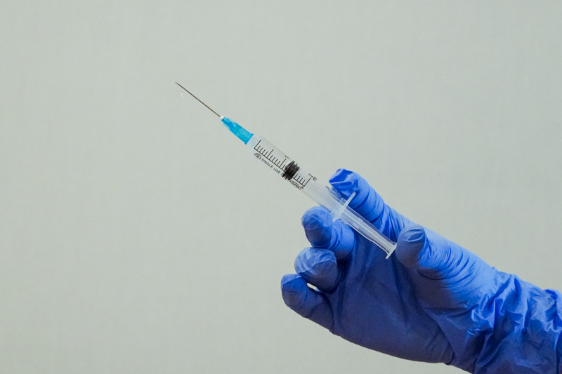 Повторную вакцинацию от коронавируса в Воронежской области прошли более 900 человек