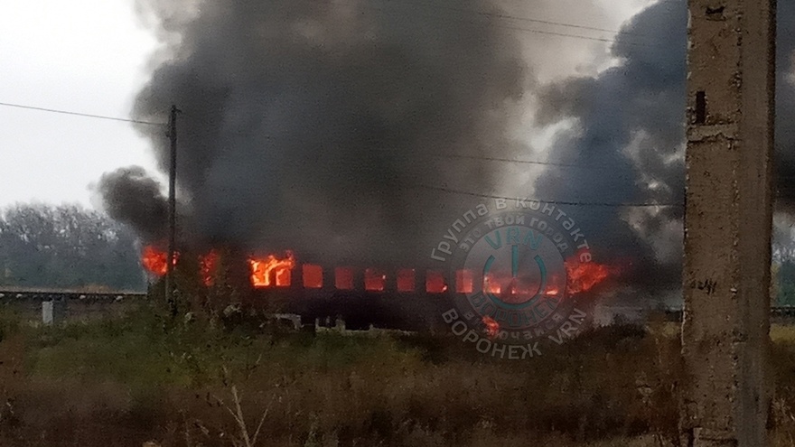 На грузовой станции в Воронежской области загорелся вагон