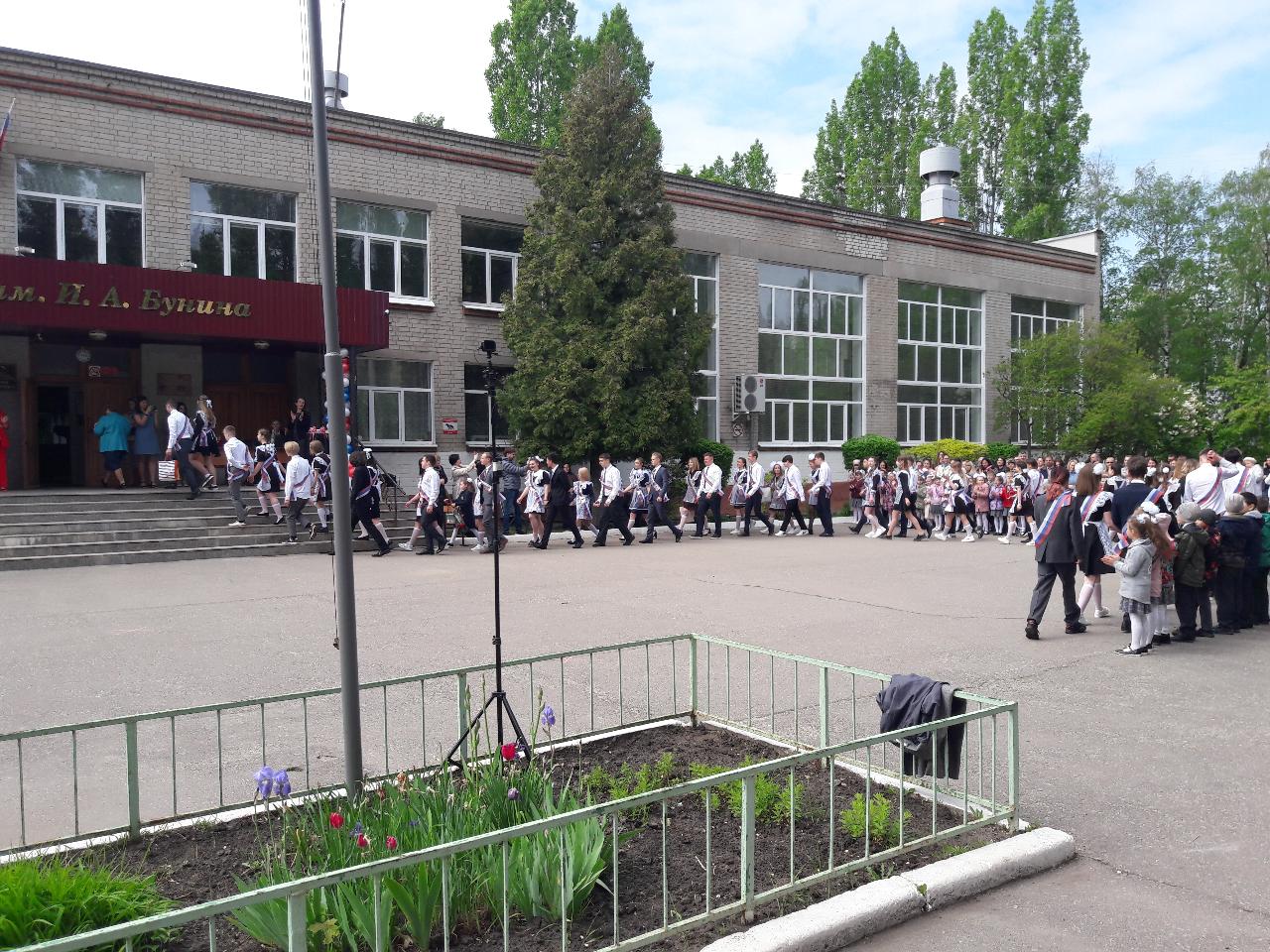 О ремонте тротуаров около всех школ Воронежа и области заявил губернатор
