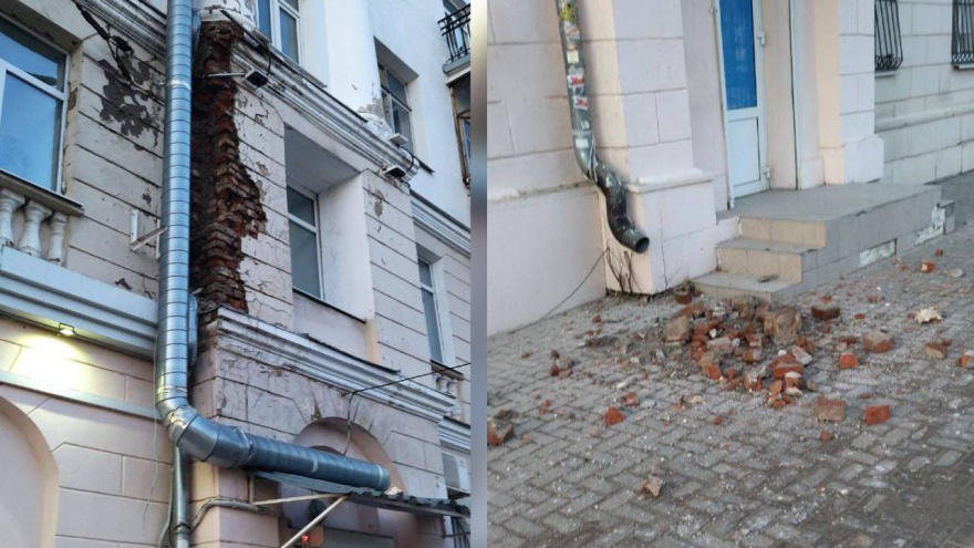 В центре Воронежа часть стены старого дома обрушилась на тротуар 