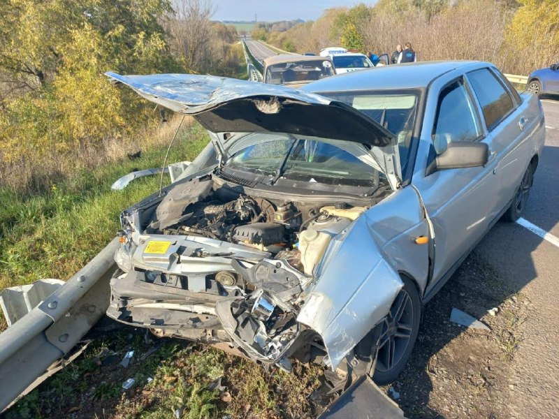В лобовом столкновении двух отечественных авто в Воронежской области погиб водитель