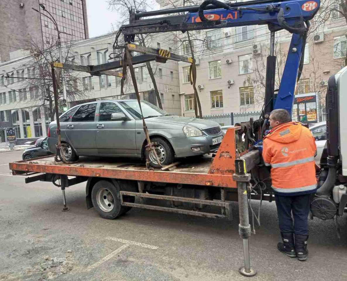 Во второй день эвакуации с улиц Воронежа авто с нечитаемыми номерами число  их поубавилось | Горком36 новости Воронеж