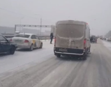 Пять аварий за 15 минут насчитали на выезде из Воронежа (ВИДЕО)