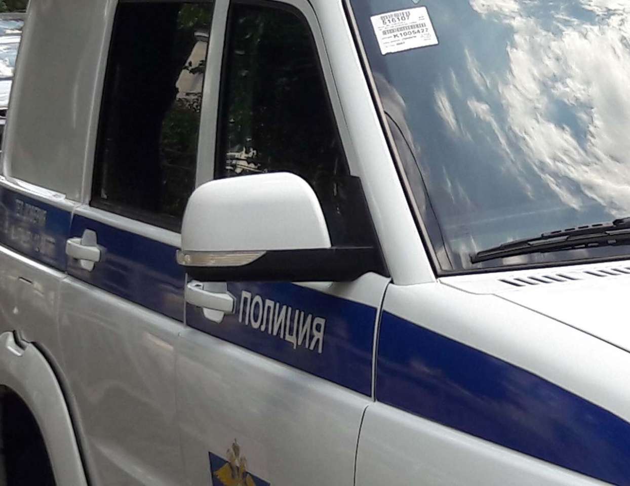 Полиция разыскивает участников драки, в результате которой у ТЦ в Воронеже зарезали человека