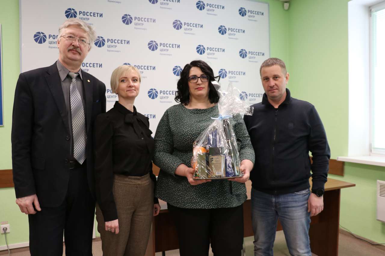 Специалисты Воронежэнерго поздравили семьи мобилизованных с Днем защитника отечества