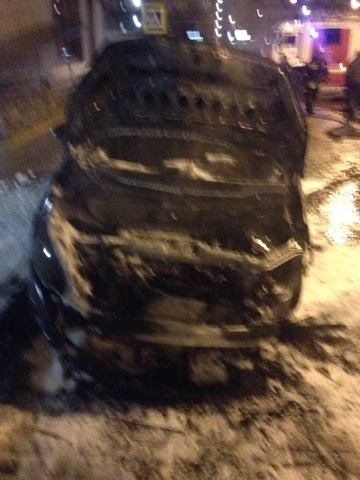 Машину известного врача сожгли в Воронежской области 