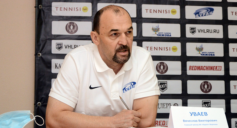 Главный тренер воронежского «Бурана» Вячеслав Уваев: «Ребятам еще не удается от периода к периоду сохранять стабильность»