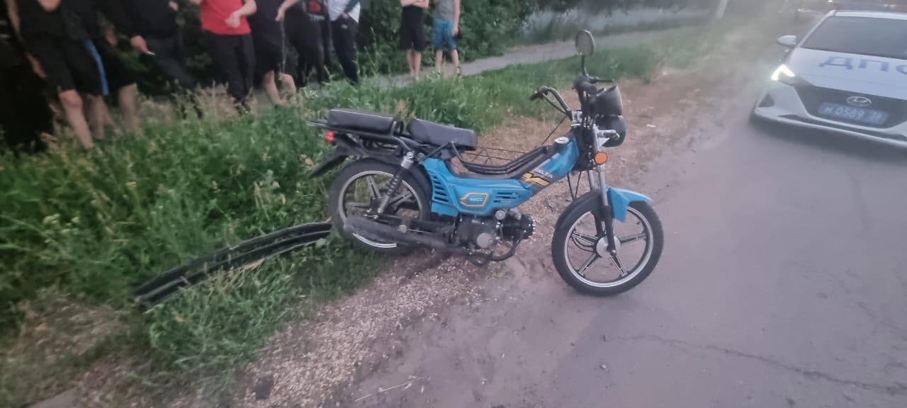 11-летний школьник на мопеде пострадал в ДТП с иномаркой в Воронежской области