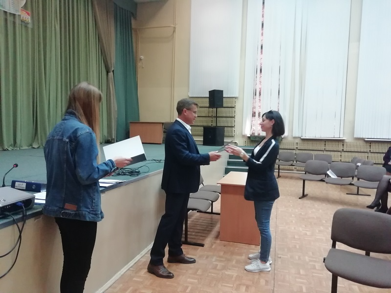 В Коминтерновском районе наградили специалистов ЖКХ ко Дню города