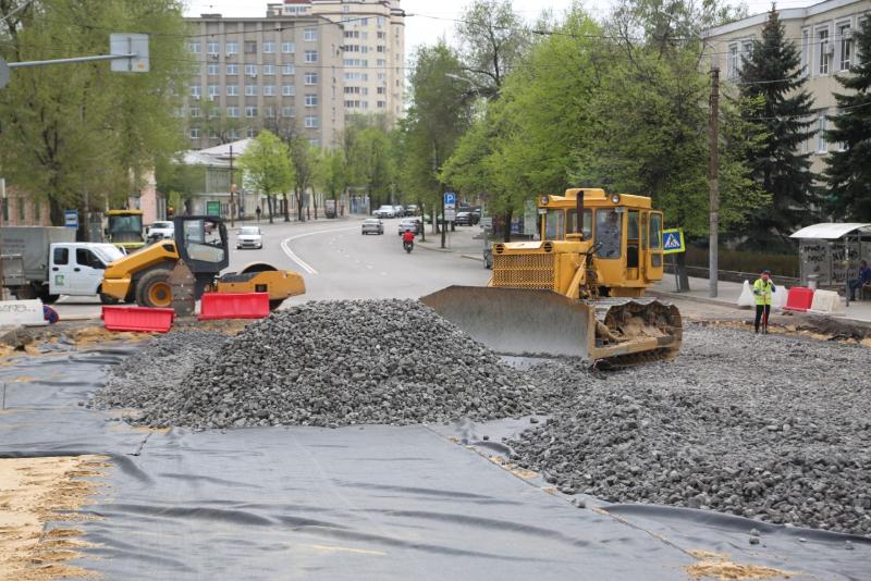 На подходе к путепроводу у «Работницы» в Воронеже устраивают щебеночное основание