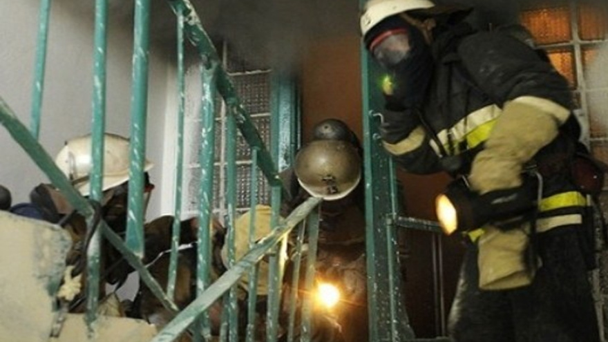 В Воронеже из горящего дома спасатели эвакуировали 6 человек