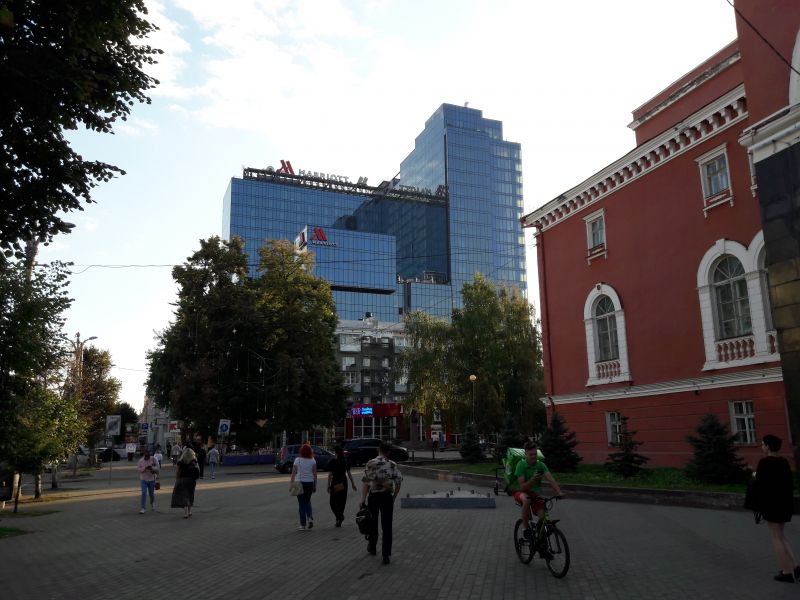 В Воронеже на проспекте Революции проезд между домами перекроют на неделю