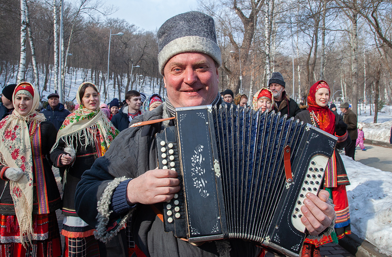 Традиционные и онлайн: в районах Воронежа проходят масленичные мероприятия