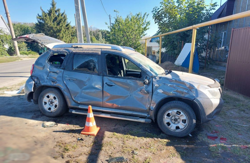 При опрокидывании автомобиля в Воронежской области пострадала 61-летняя женщина 