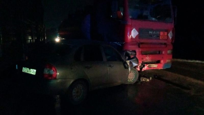 На воронежской трассе в ДТП с грузовиком и бензовозом погибла 8-летняя девочка