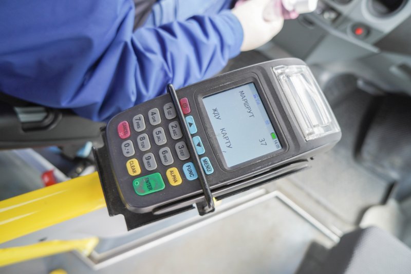 В Воронеже изменилась система оплаты проезда в автобусах картой Visa