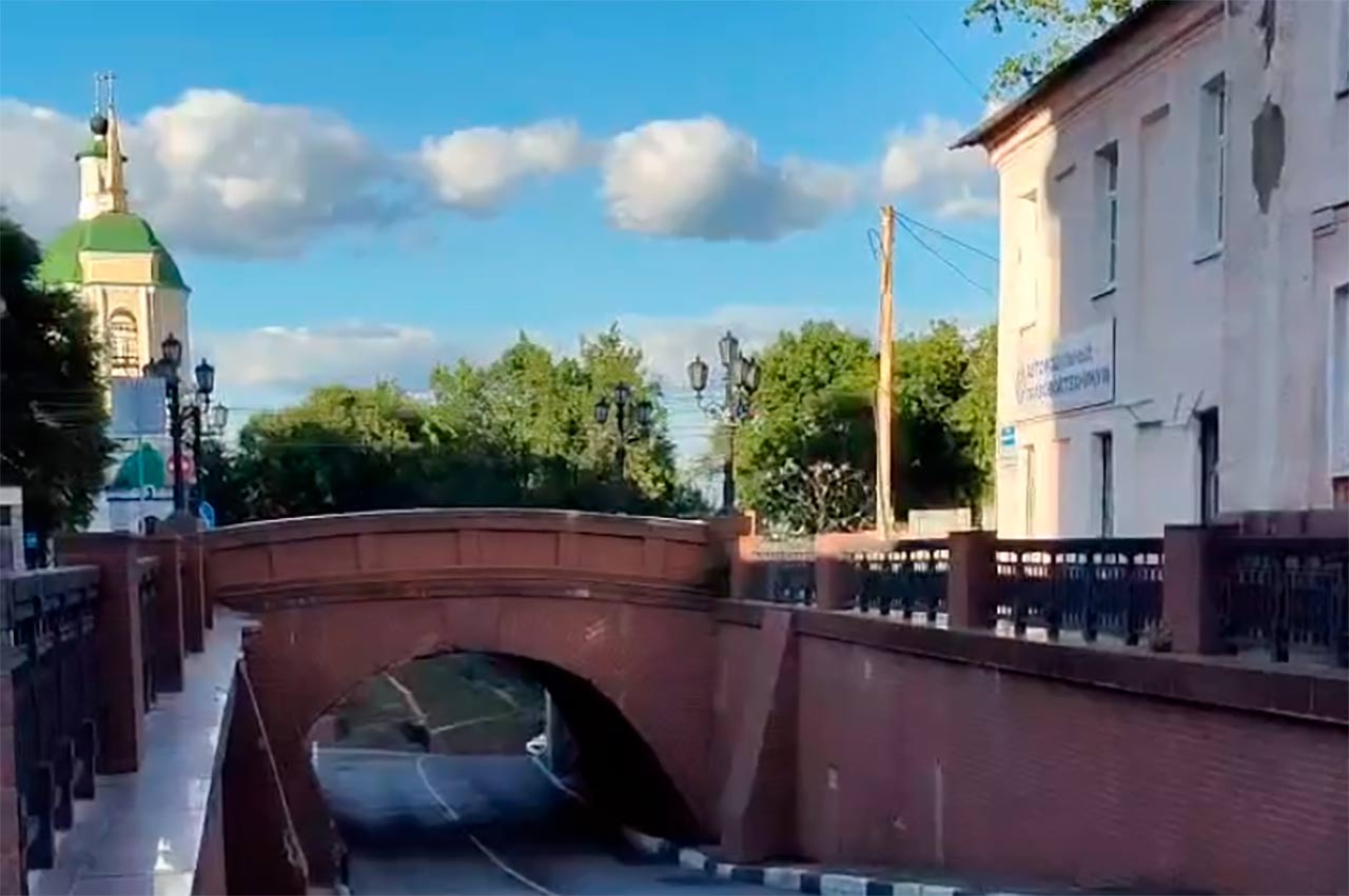 Ограничить движение транспорта под Каменным мостом предложили в Воронеже