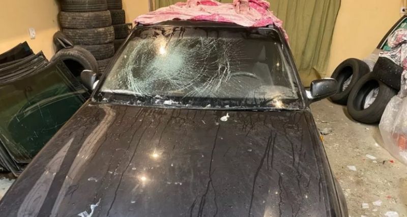 Презервативом с водой разбили лобовое стекло иномарки в Воронеже